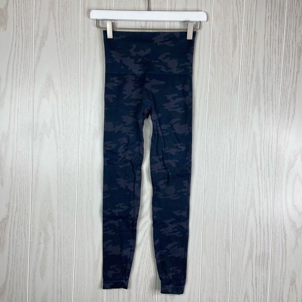 Spanx Leggings Women’s Black & Green Camouflage Pull-On Small Look at Me Now - Picture 1 of 4